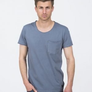 Minimum Bradley Pocket T-Paita