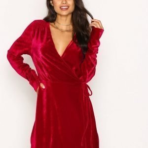 Nly Trend Fancy Velvet Wrap Dress Loose Fit Mekko Punainen